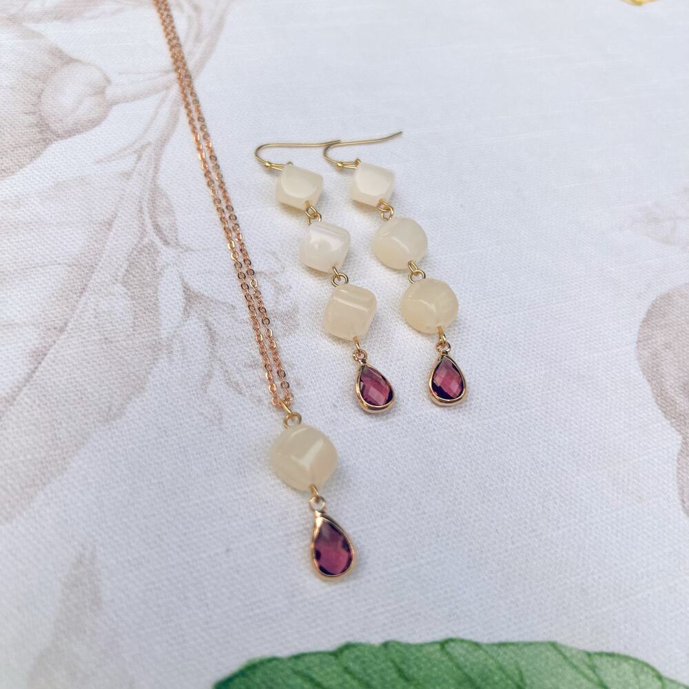 Garnet Wine Red Crystal Glass Cream Moonstone Agate Style Casual Fun Jewelry Set - Picture 2 of 7